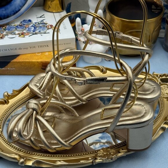 🆕 LOEFFLER RANDALL 🧿 NWOB Mikel Leather Bow Heel Sandal, Gold Leather - Sz 6.5 - Picture 12 of 16